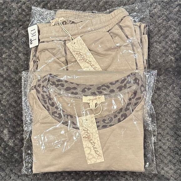 NWT Mystree Women’s Sz Lg Tracksuit Long Sleeve Top & Pant Leopard Print Trim - Picture 8 of 8
